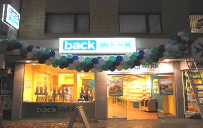 Werbeservice-Ballondekoration-Eroeffnung-Backwerk