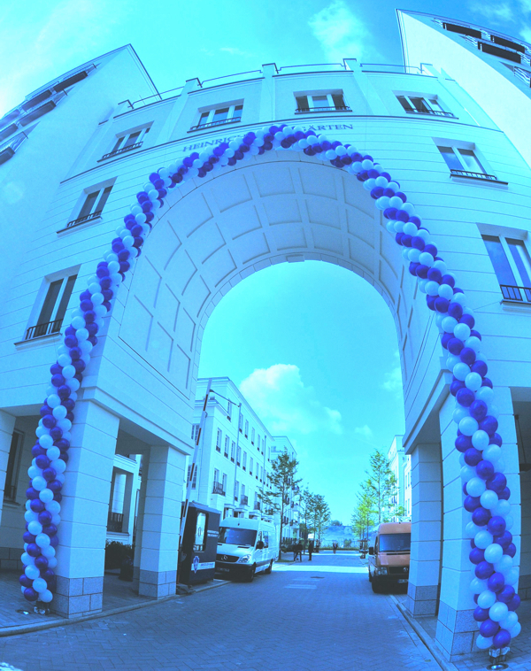 Ballonsupermarkt Ballondekoration Ballongirlande blau-weiß mit Helium