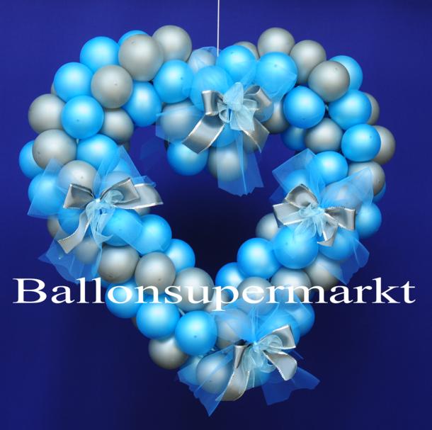 Hochzeitsdeko-Herz-aus-Luftballons-mit-Hochzeitsschleifen