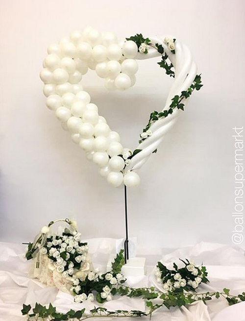 Ballondekoration Hochzeit, Herz aus Luftballons